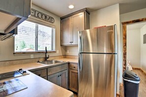 Kühlschrank, Mikrowelle, Herdplatte, Geschirrspüler