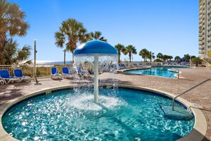 Una piscina techada, una piscina climatizada