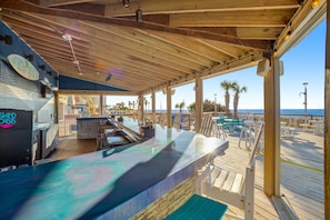 Enjoy a meal with a view at Island Oasis, where a curved bar and comfortable seating area overlook the ocean.