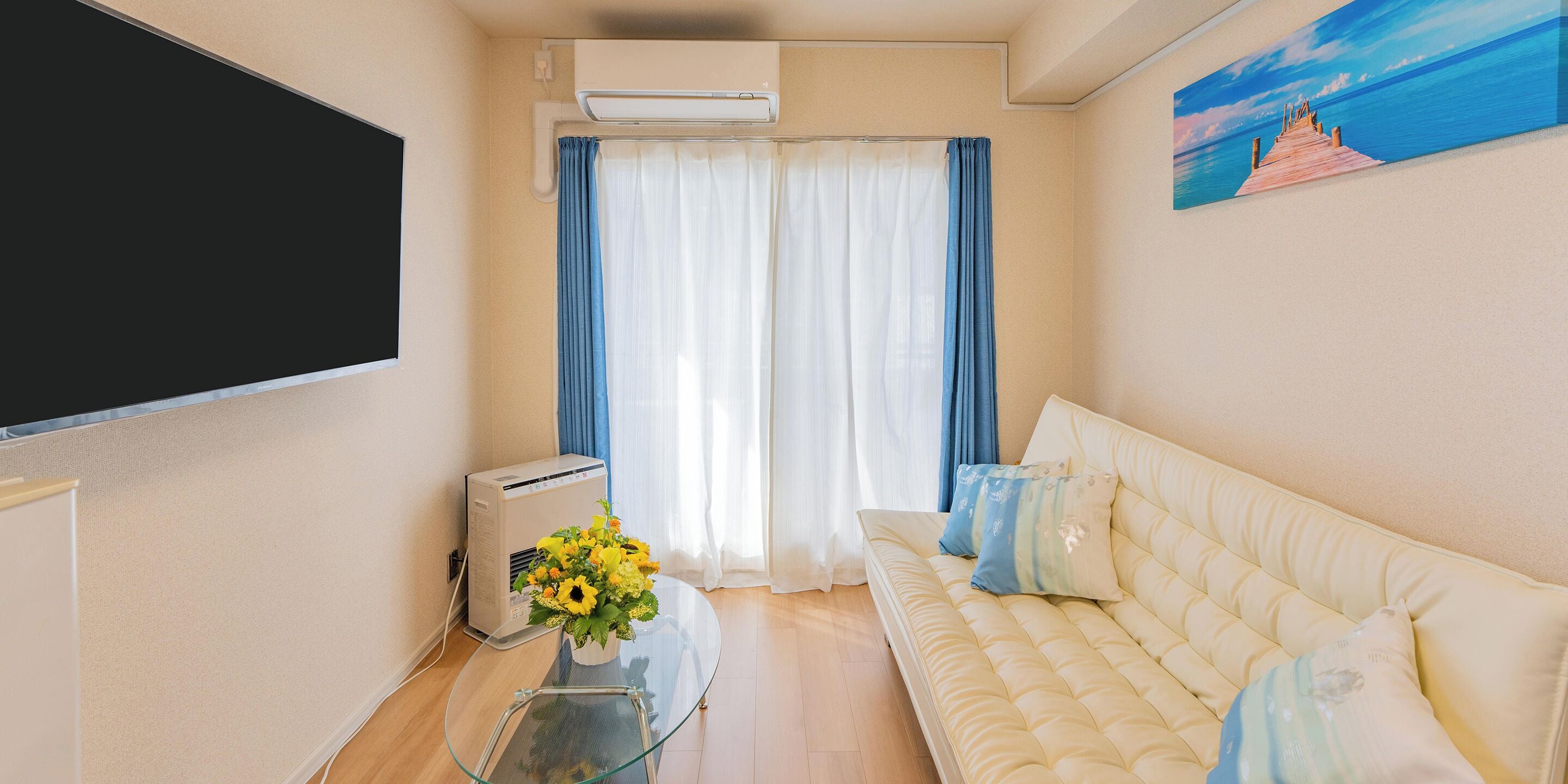 1 bedroom, desk, laptop workspace, soundproofing