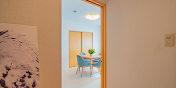 Condo superior, para não fumantes, sacada | 1 quarto, escrivaninha, espaço de trabalho para notebook