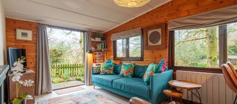 Dock Tarn Lodge -  2-Bedroom Lodge with garden - Dogs welcome