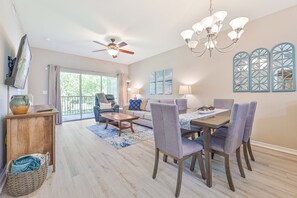 Living area -  Naples/Marco Island  Winter Classic Naples Lely Resort . (Naples)