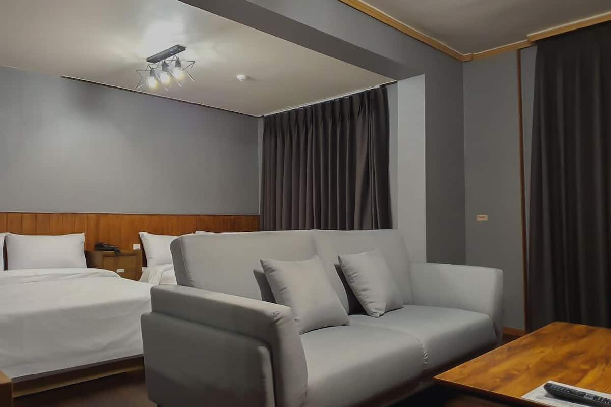 family suite | 1 bedroom, free wifi