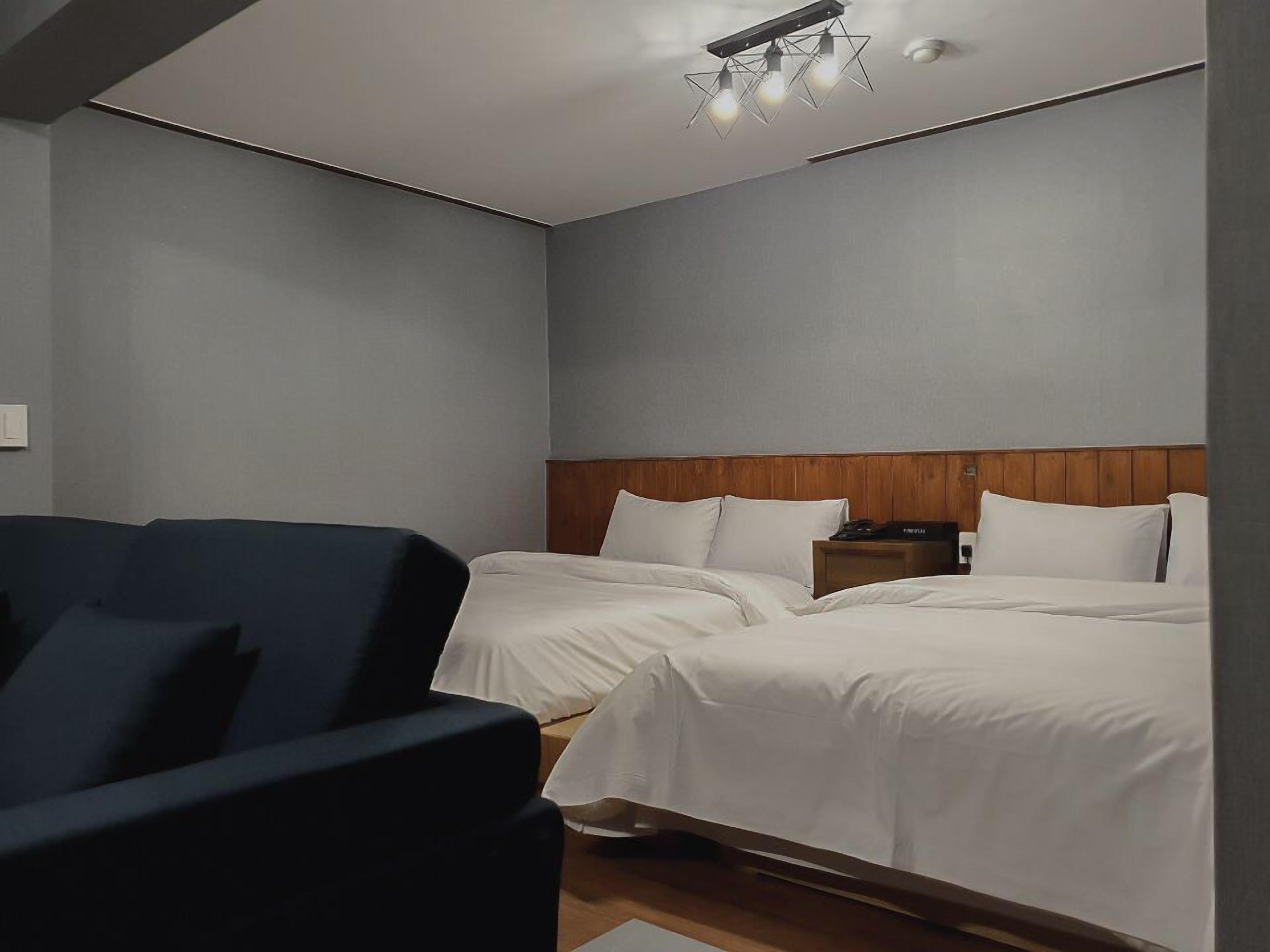 family suite | 1 bedroom, free wifi