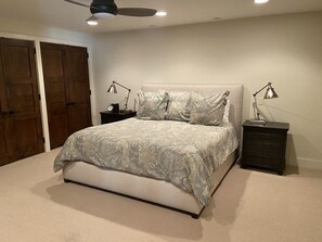 3 dormitorios, caja fuerte, tabla de planchar con plancha