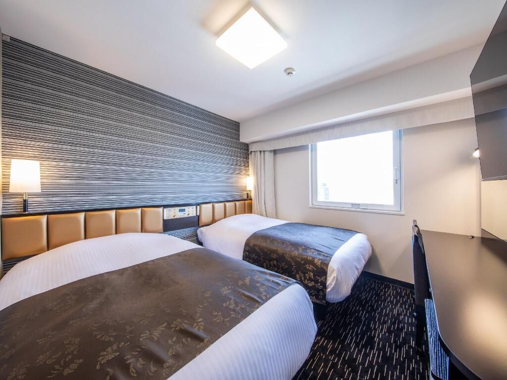 Down comforters, blackout drapes, free WiFi, bed sheets