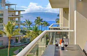 Outdoor dining - Maui Resort Rentals: Honua Kai Konea 406 - Extra Large One Bedroom Den, Partial Ocean and West Maui Mountain Views! (Lahaina)