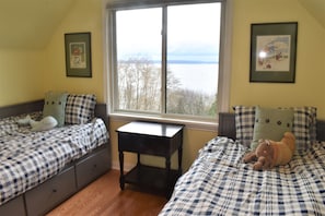 2 bedrooms, iron/ironing board, travel cot, free WiFi
