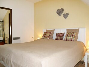 2 bedrooms, travel crib, free WiFi - Cosy apartment for 7 guests with WIFI, TV and terrace (Mörbisch Am See)