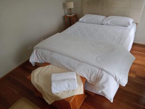 3 bedrooms, iron/ironing board, bed sheets