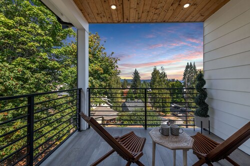 Ruston Retreat: Sauna, ice bath, Modern 4B 4BA 
& Stunning Water View