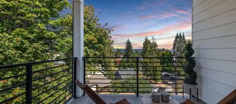 Ruston Retreat: Sauna, ice bath, Modern 4B 4BA 
& Stunning Water View