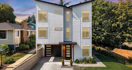 Ruston Retreat: Sauna, ice bath, Modern 4B 4BA
& Stunning Water View
