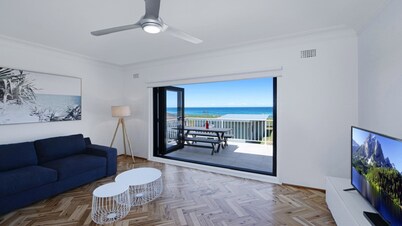 Elanora 3 - Beachfront Unit with Views!