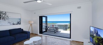 Elanora 3 - Beachfront Unit with Views!