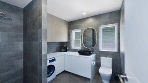 Shower - Elanora 3 - Beachfront Unit with Views! (AVOCA BEACH)