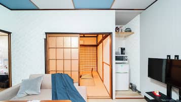 suzuki1 | Living area | Flat-screen TV