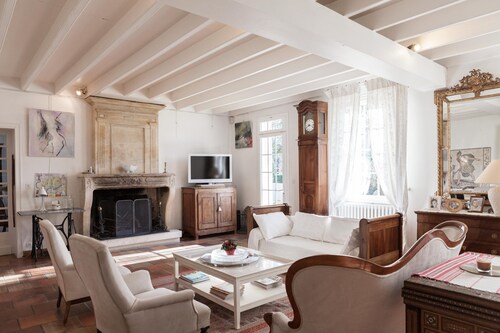 Aux portes de St Emilion  Le  REFUGE DU PEINTRE est une maison de Charme