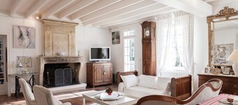 Aux portes de St Emilion  Le  REFUGE DU PEINTRE est une maison de Charme