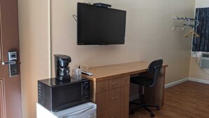 標準客房 | 書桌、筆電工作空間、遮光布/窗簾、熨斗/熨衣板
