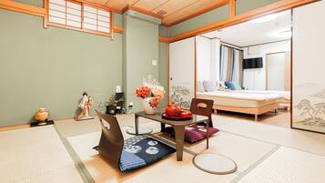 suzuki6 | Living area | Flat-screen TV