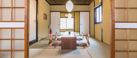 xzf1 | 3 bedrooms, iron/ironing board, free WiFi