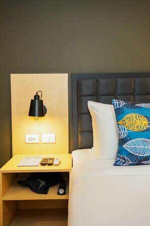 Two-bedroom Suite, 1 King Bed and 2 Single Beds