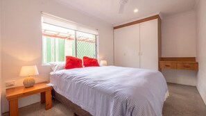 3 bedrooms, free WiFi, bed sheets - Croydon Ave 50 - Currimundi (CURRIMUNDI)