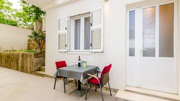Studio (Studio Apartment with Terrace) | Terrace/patio