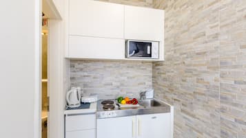 Estúdio (Comfort Studio Apartment) | Cozinha privada | Geladeira