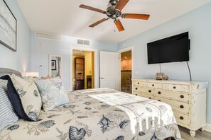 2 bedrooms, iron/ironing board, travel cot, Internet - Waterfront Condo w/ Water Park, Walk to the Beach! (Indian Rocks Beach)