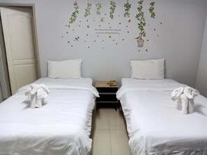 Hypo-allergenic bedding, desk, blackout drapes, free WiFi - Ruamsab Apartment 1 (Bangkok)