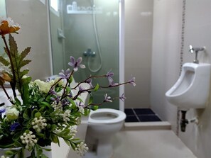 Bathroom - Ruamsab Apartment 1 (Bangkok)