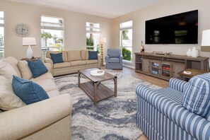 テレビ、DVD プレーヤー