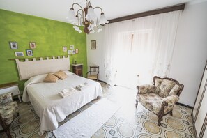 2 bedrooms, iron/ironing board, bed sheets