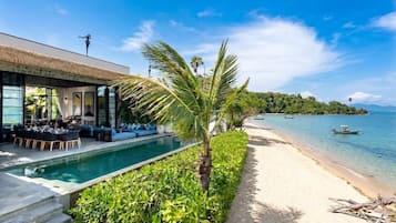 En 42-tommers smart-TV med digitale kanaler samt TV og Netflix