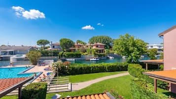 Family Townhome, Multiple Bedrooms, Sea Facing (Albarella S2 2) | Garden