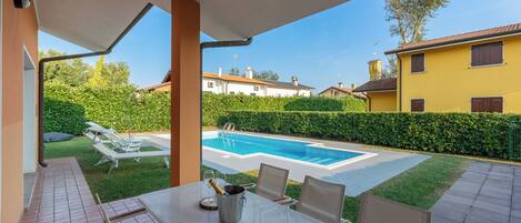 Family House, Multiple Bedrooms, 2 Bathrooms, Sea Facing (Albarella V4P) | Terrace/patio