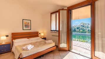Family Townhome, Multiple Bedrooms, 2 Bathrooms, Sea Facing (Albarella S3 2) | 3 bedrooms, free WiFi, bed sheets