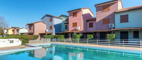 Seasonal outdoor pool