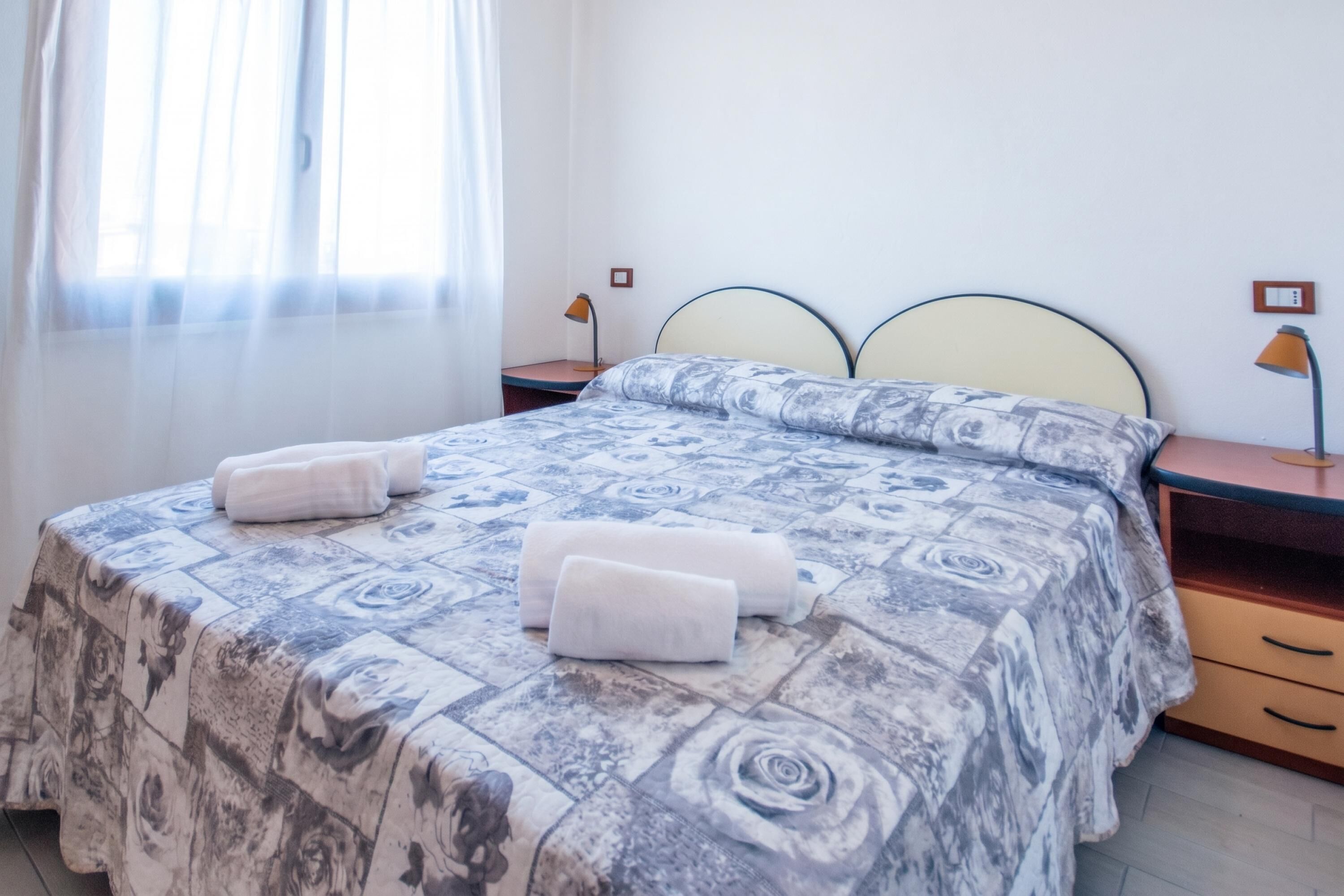 Familien-Stadtwohnung, Mehrere Schlafzimmer, Meerseite (Albarella S2 3) | 3 Schlafzimmer, kostenloses WLAN, Bettwäsche