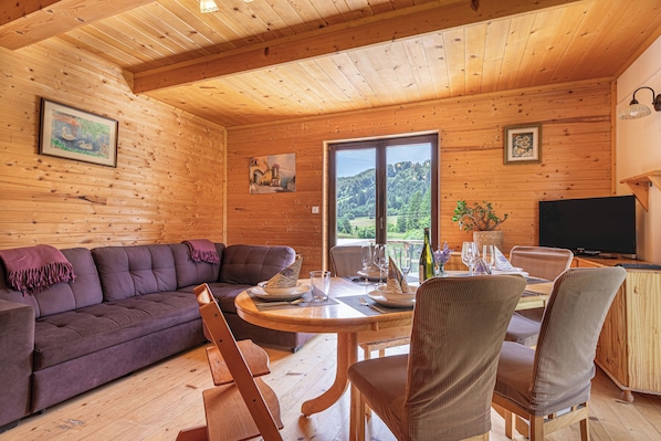 家庭木屋, 1 间卧室, 阳台, 山腰 (Kraševec Lodge with Garden & Pool) | 用餐