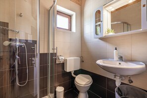 Family Chalet, Multiple Bedrooms, Mountainside (Family Friendly Kraševec Lodge) | Bathroom | Shower, towels, soap, shampoo - Family Friendly Krasevec Lodge (Bloke)