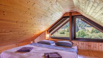 Nhà gỗ dành cho gia đình, nhiều phòng ngủ, cạnh núi (Family Friendly Kraševec Lodge) | 1 phòng ngủ, truy cập Internet không dây miễn phí, bộ trải giường
