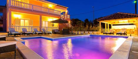 Piscine extérieure (ouverte en saison)