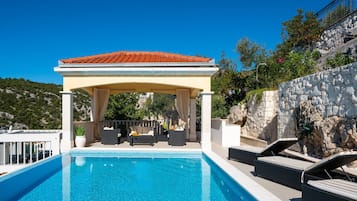 Außenpool (je nach Saison geöffnet), beheizter Pool