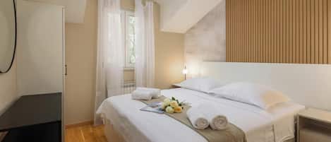 Perhehuvila, useita makuuhuoneita, 2 kylpyhuonetta (Breathtaking Panorama Villa Vese) | 3 makuuhuonetta, silitysrauta/-lauta, ilmainen Wi-Fi, vuodevaatteet