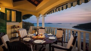 Biệt thự dành cho gia đình, 3 phòng ngủ, 2 phòng tắm (Pool Villa Vese /w Panoramic Sea View) | Khu ẩm thực ngoài trời