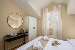 Family Villa, Multiple Bedrooms, 2 Bathrooms, Sea Facing (Breathtaking Panorama Villa Vese)